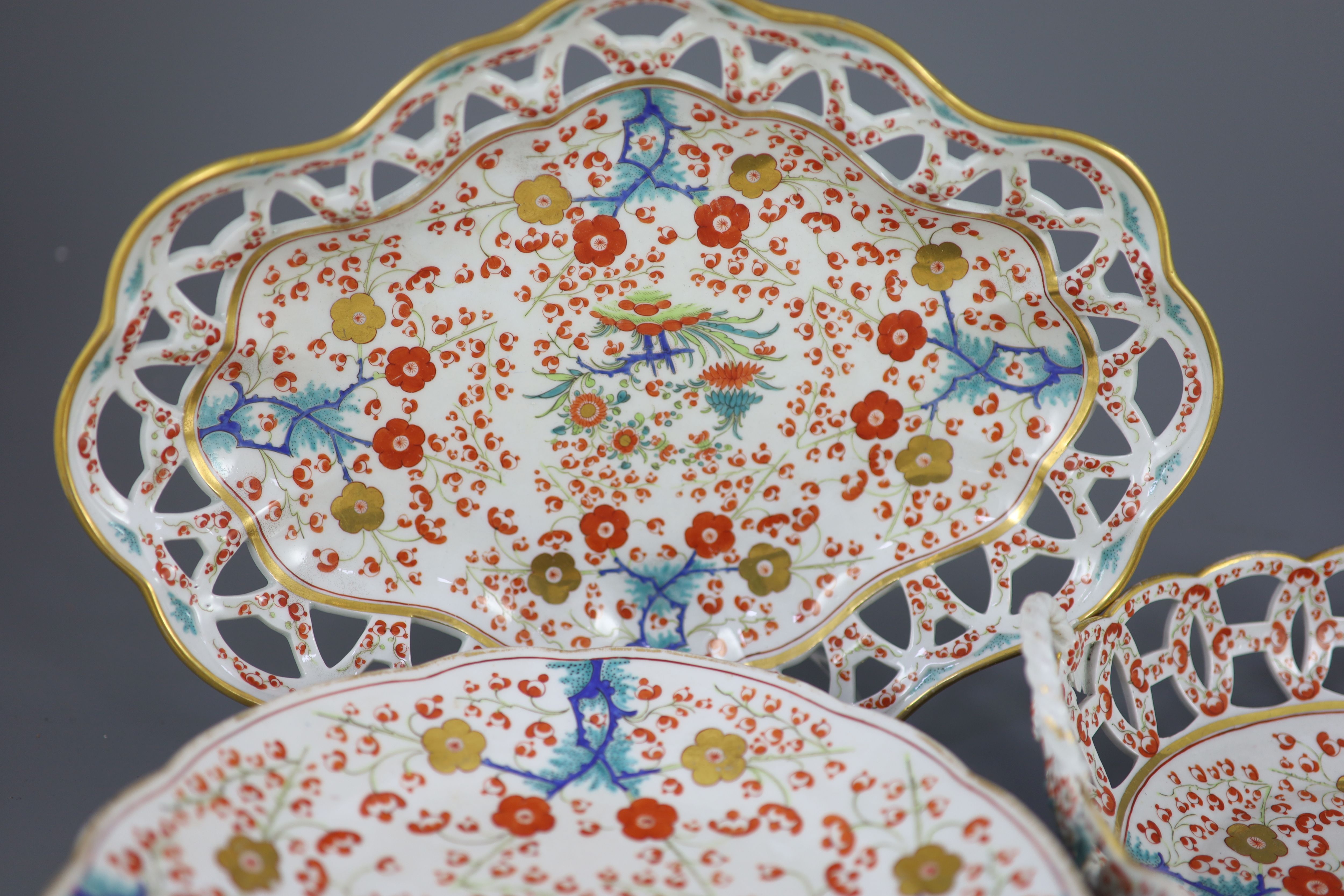 A rare Chamberlains Worcester Kakiemon pattern part dessert service, c.1820, the oval basket 26.5cm across